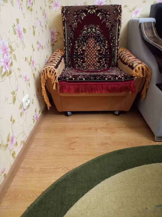 Продам диван и два кресла