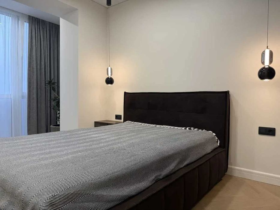 Дава се под наем Тристаен апартамент в София, Зона Б-18 - 100 кв.м за 997.05 € - Снимка #2