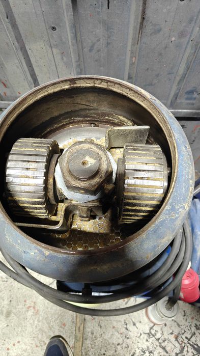 Presa de peleti rumegus si furaje 60-120 kg pe ora - 7,5 Kw