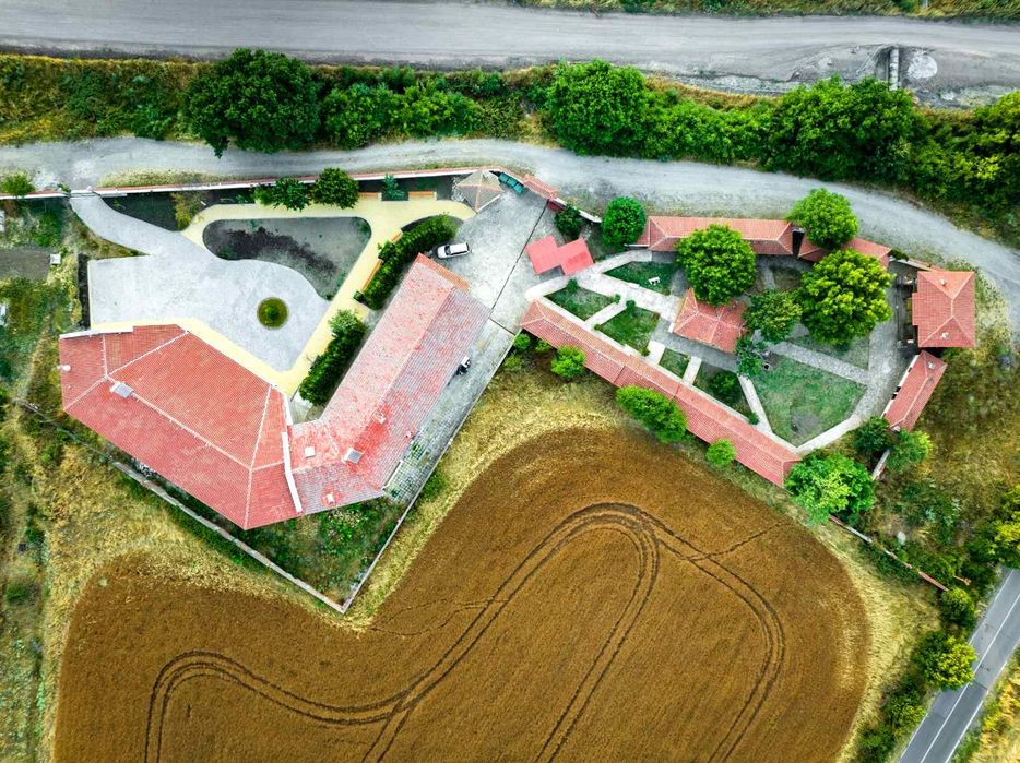 Продава се Хотел в с. Гюльовца, Област Бургас - 6842 кв.м за 391 €/кв.м - Снимка #2