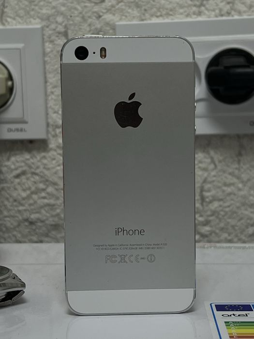 Iphone 5 se silwer