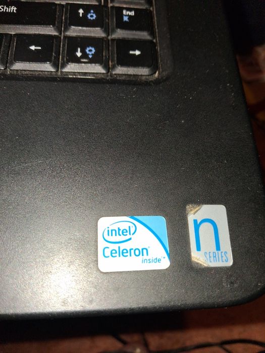 Laptop Dell Vostro pe Windows XP, funcțional