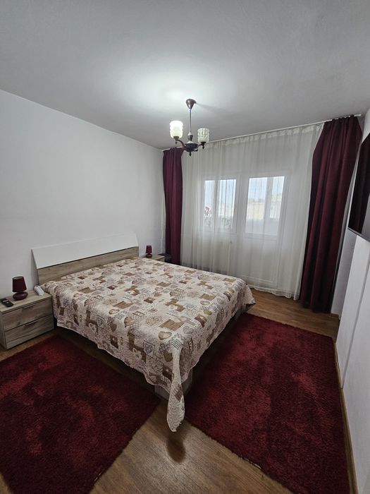 Vând apartament decomandat doua camere + dressing, la cheie