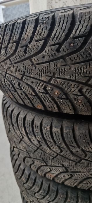 Зимние шины , с дисками . Максис