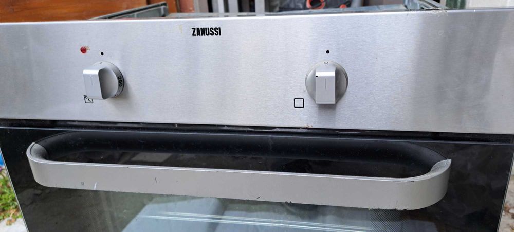 Продавам фурна за вграждане Zanussi