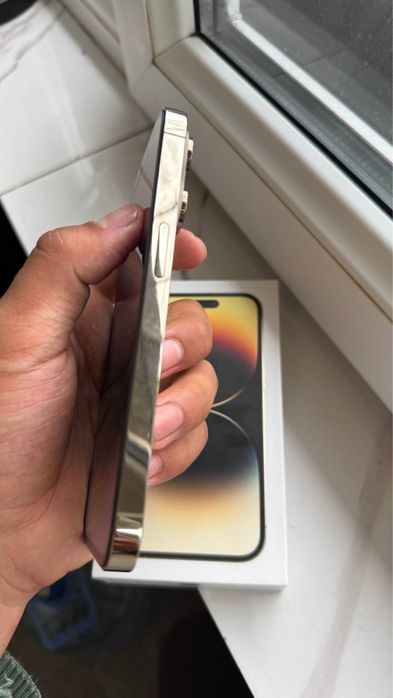 Iphone 14 pro gold