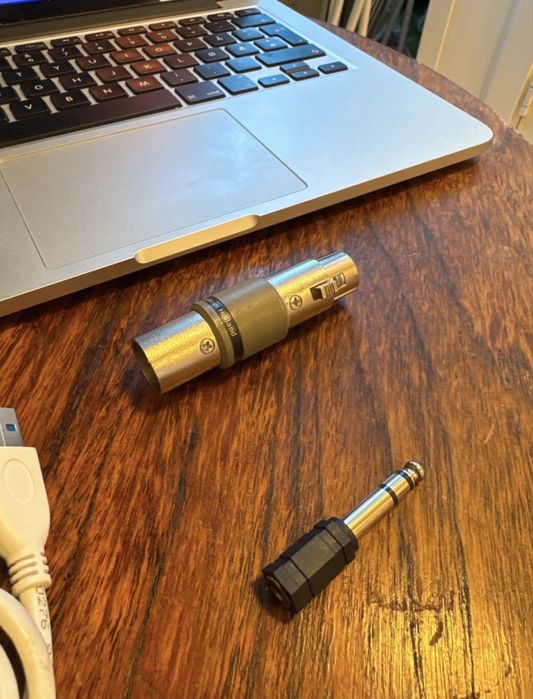 Macbook Pro + complet studio / podcast kit