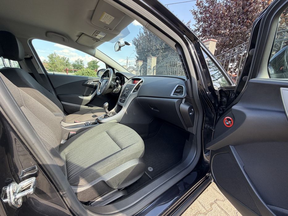 Opel Astra J Ecoflex Benzina Posibilitate Rate / Garantie / Buy-Back / Livrare