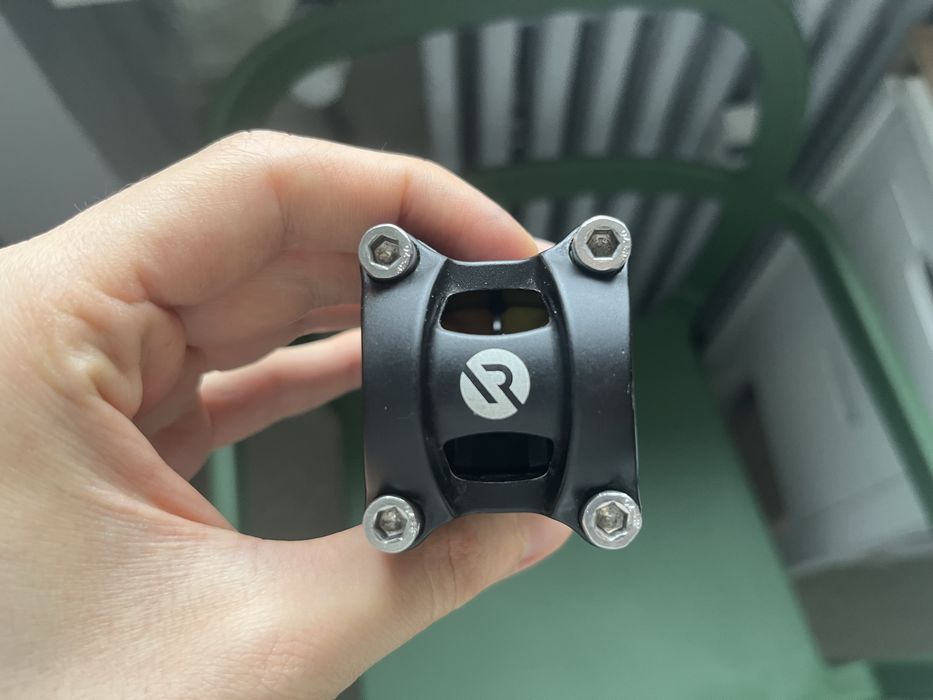 Pipă cu suspensie Redshift ShockStop – 90mm (Ca Nouă)