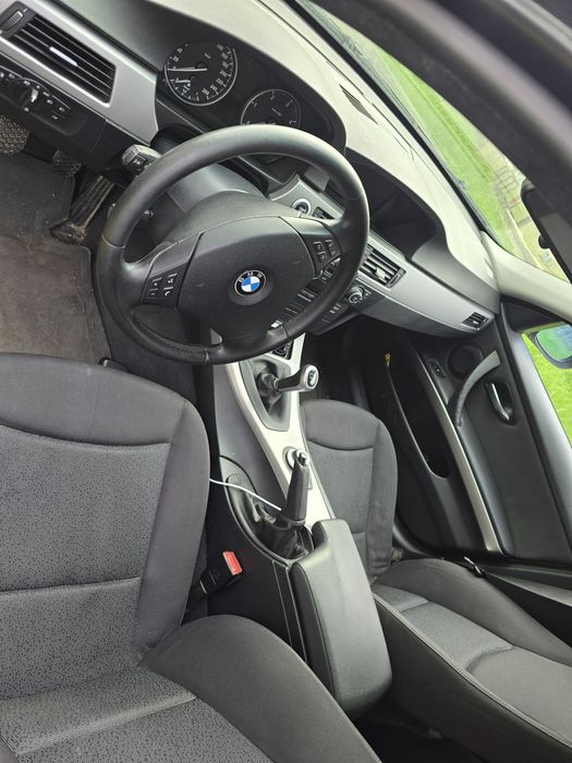 Vand BMW e90 sau schimb cu Logan