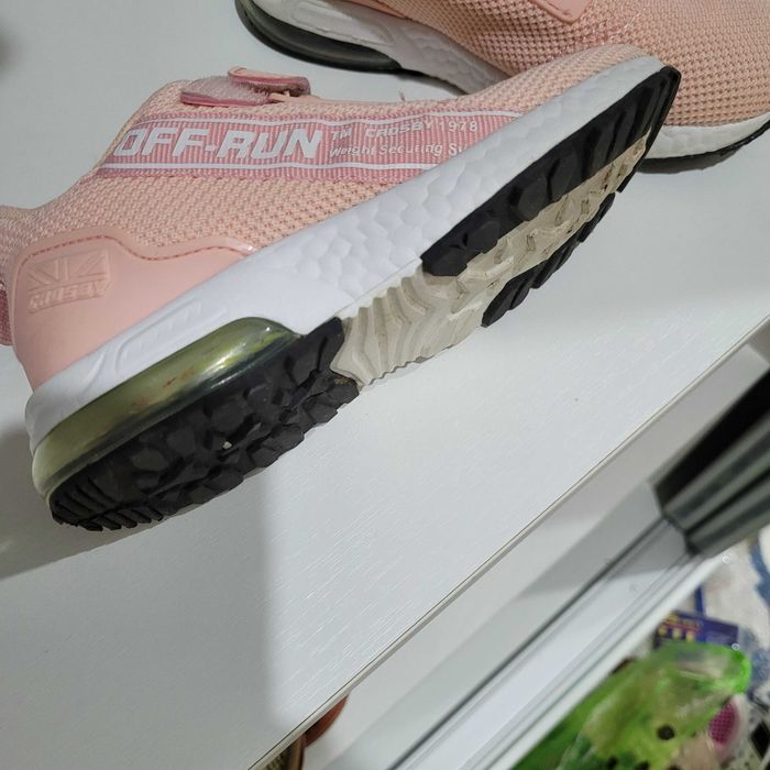 Кроссовки на девочку