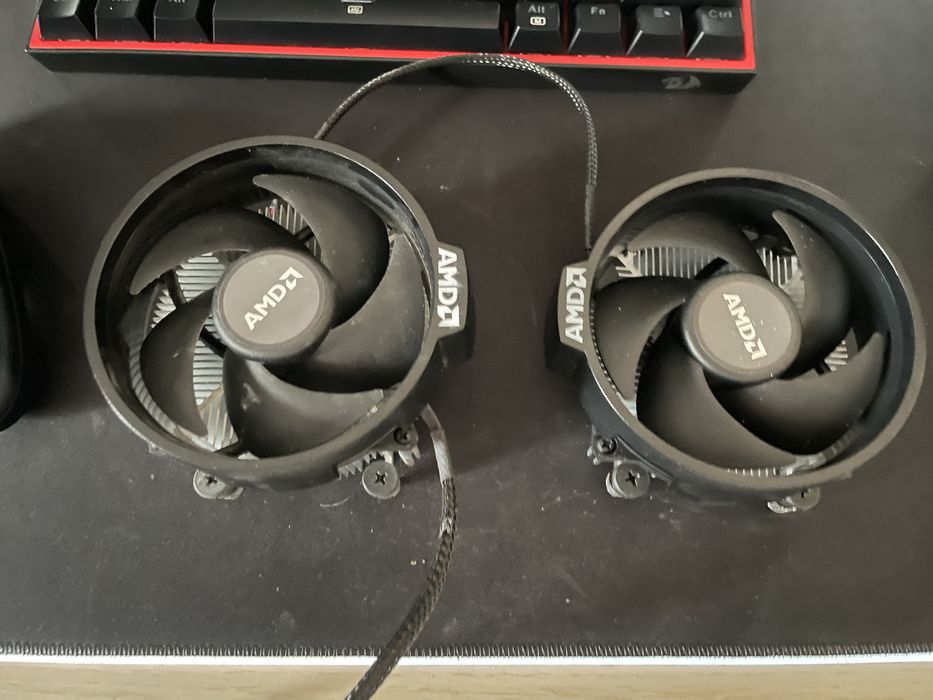 Vand  2 coolere procesor am 4