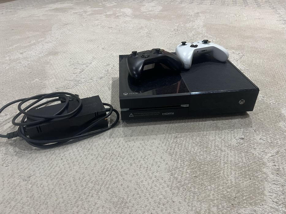 XBOX ONE с двумя джостиками