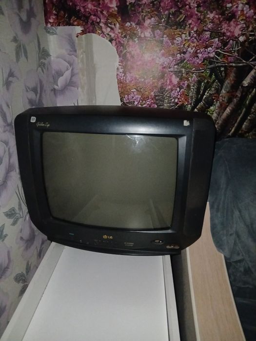 Срочно Продам Телевизор самсунг и лджи