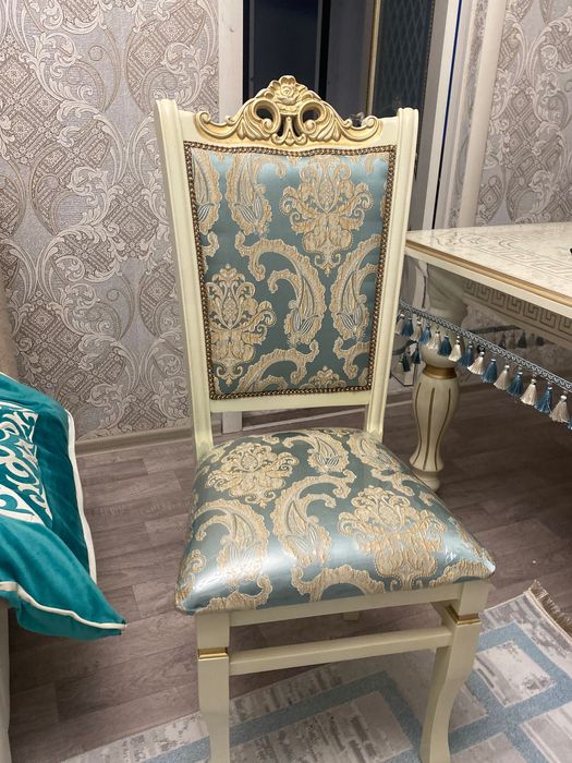 Стол ,красивый стулья