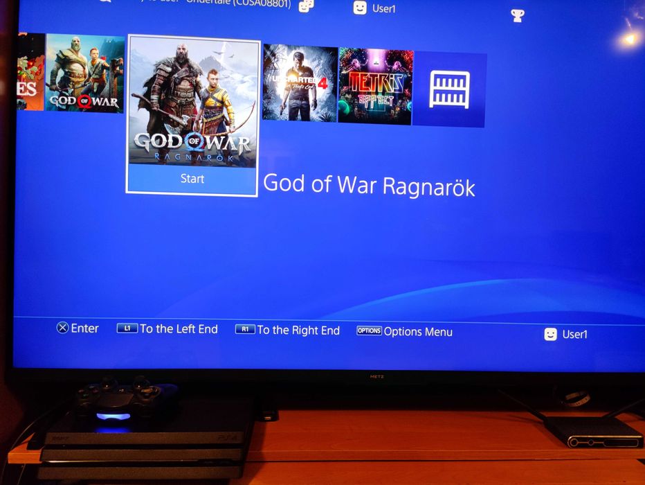 Продавам перфектен Sony PlayStation 4 PRO GOD OF WAR Limited Edition ПС4 ПРО с МНОГО ИГРИ PS4 Uncharted, Crash Bandicoot, The Last of Us, Hades, Princ