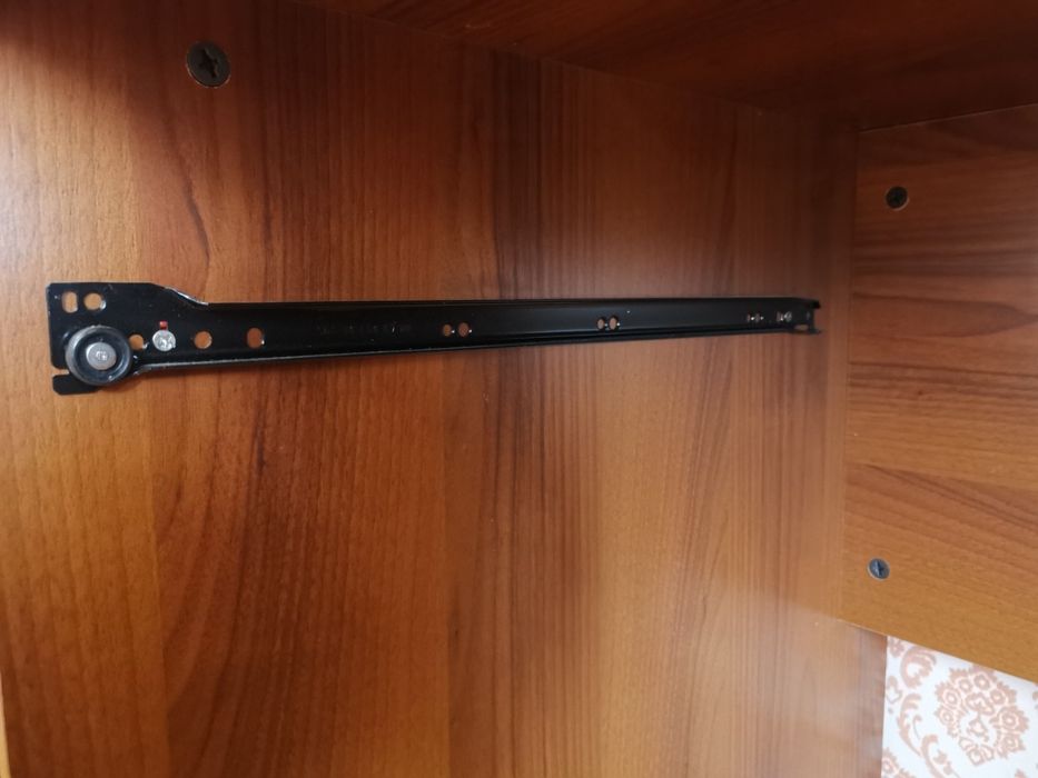 Бюро с голямо чекмедже