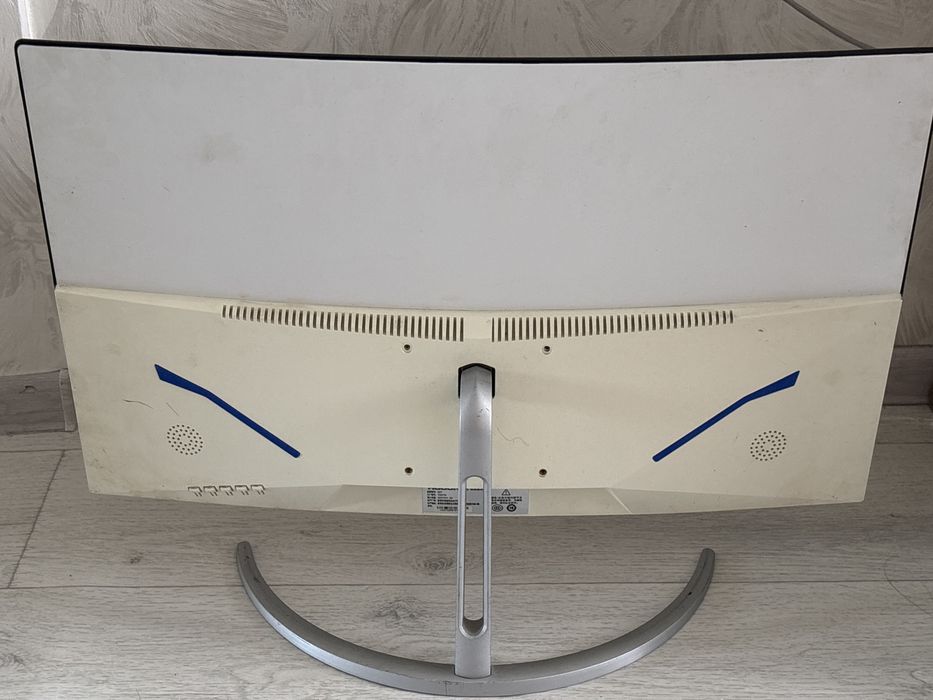 Монитор изогнутый