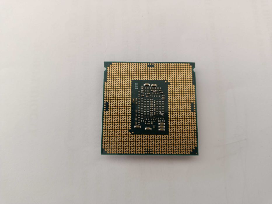Процессор Intel Core i3-8100