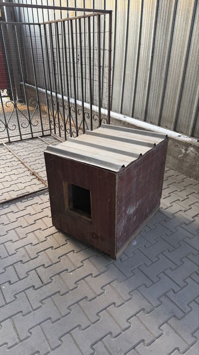 Собачья будка утепленная