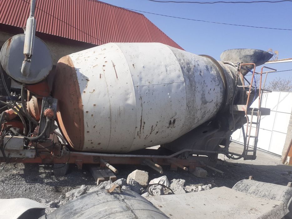 Автобетоносместитель миксер