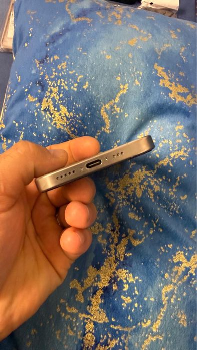 Vand Iphone 15 pro 256gb