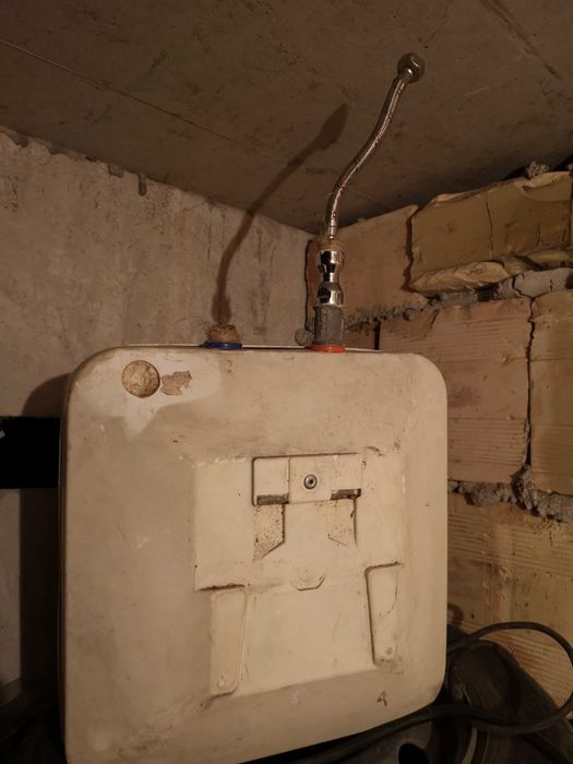 Бойлер Аристон за под мивка