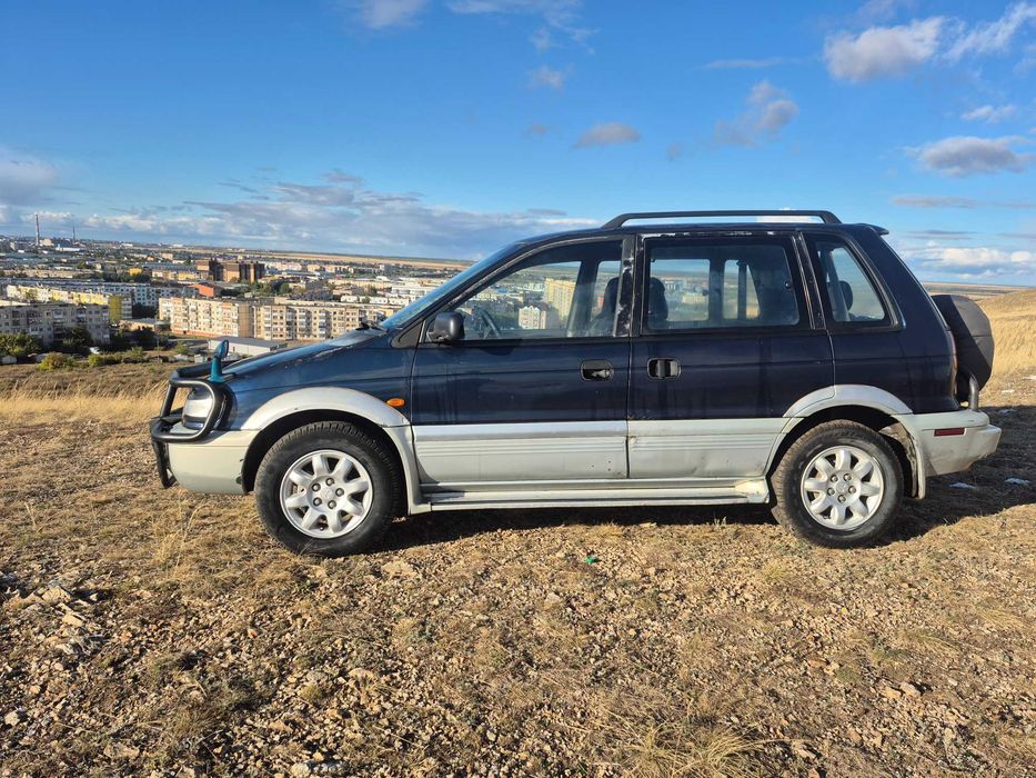 Mitsubishi RVR 1994 год