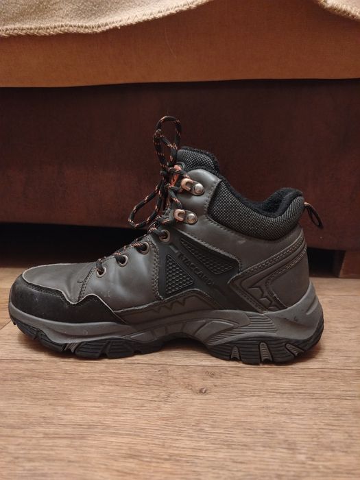 Продам осенние ботинки