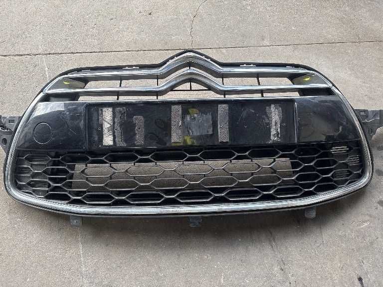 Grila bara fata completa Citroen DS3 cod 9673271277