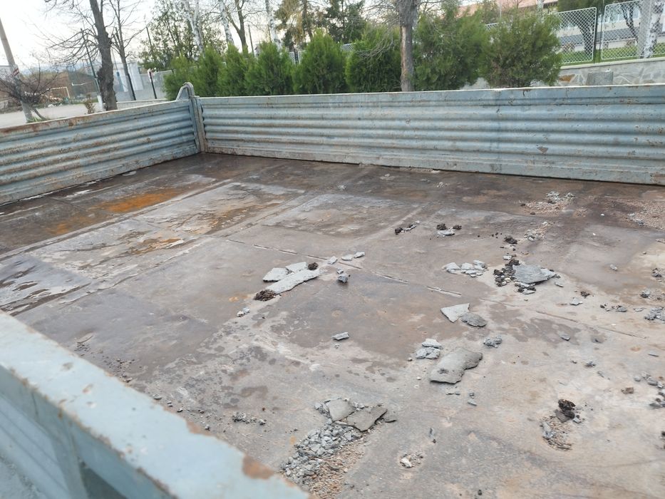 Продавам самосвал