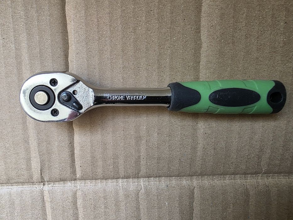 Нови накрайници TORX с адаптер 1/2 и тресчотка 1/4 CHROME VANADIUM.