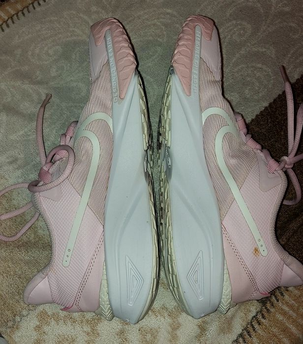 Маратонки nike 39 номер