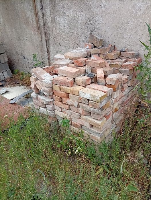 Красный кирпич, сплитерный блок. Б. У.