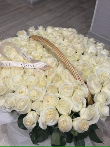 101 белые розы.
