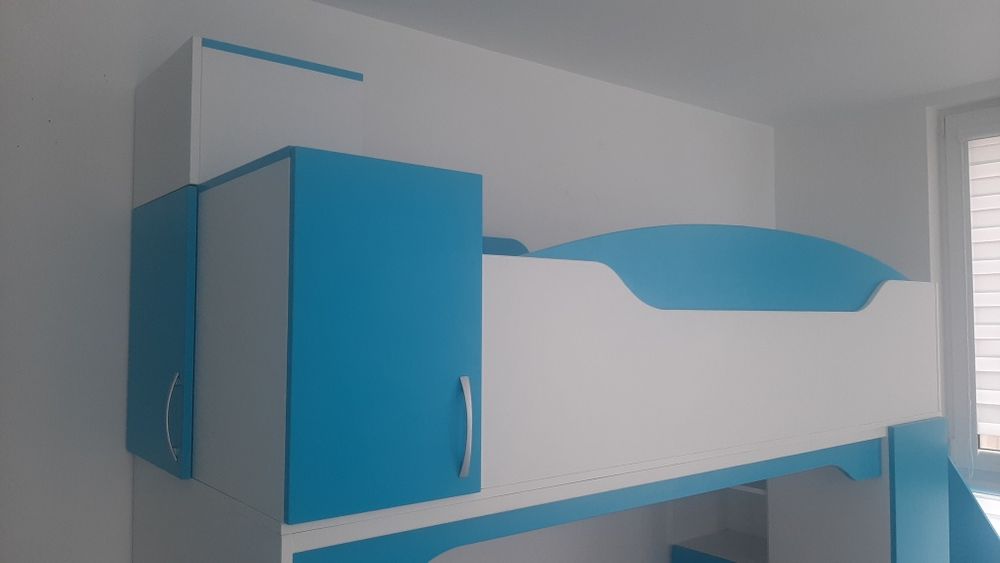 Двуетажно легло.