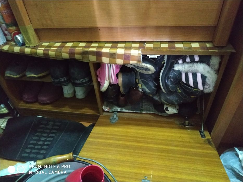 Продам  тумбочку для обуви!