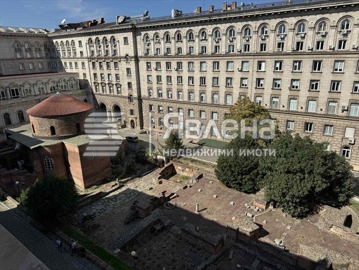 Дава се под наем Тристаен апартамент в София, Център - 94 кв.м за 2300 € - Снимка #1