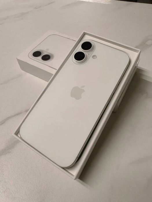 iPhone 16 128GB белый идеал, 97% коробка + чехлы
