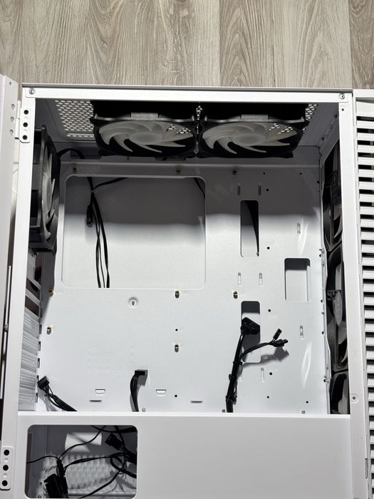 Kolink Observatory HF White Mid Tower- в отлично състояние