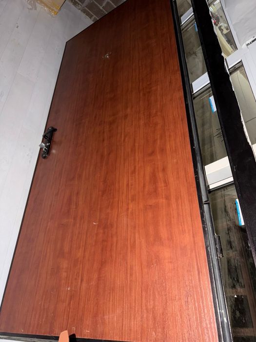 Продам дверь б/у