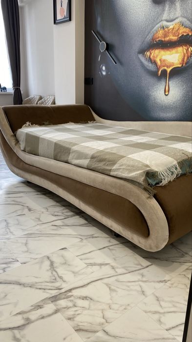 Продаю кровать. В хорошем состоянии )