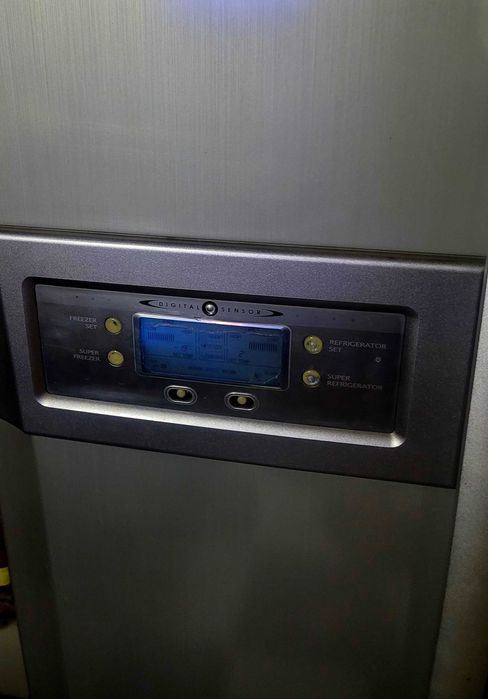 Шкаф холодильник корея Dewooo идеально рабочий читайте ниже