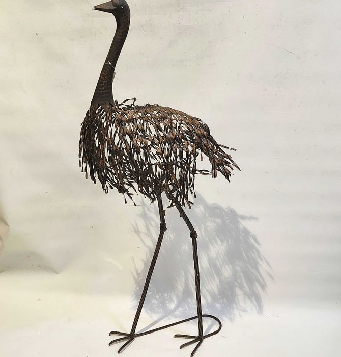 Комплект метални скулптури „Ему“