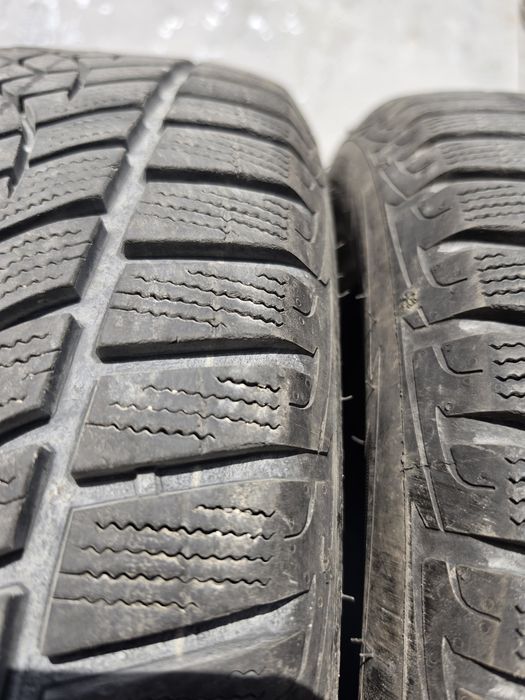 2 бр. зимни гуми 215/55/17 GoodYear 6,5 mm DOT 3317
