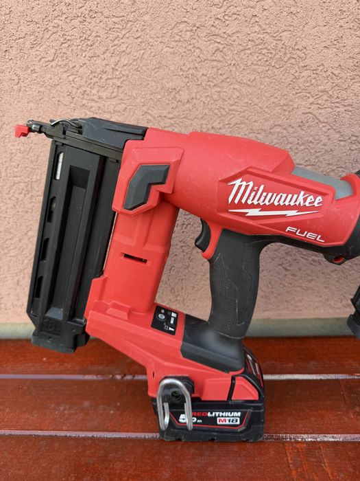 Milwaukee pistol de cuie pentru finisaj