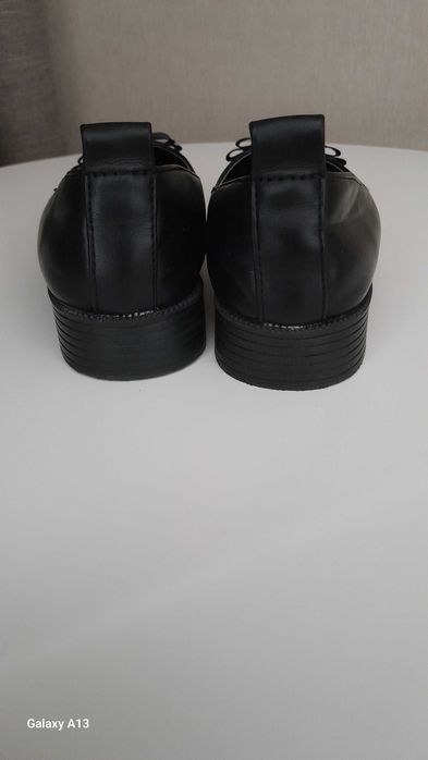 Продам для девочки туфли