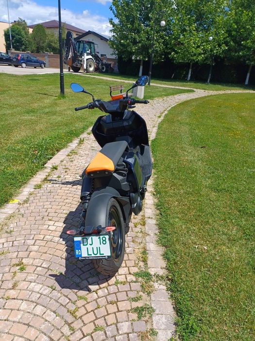 Scuter electric BMW CE 04