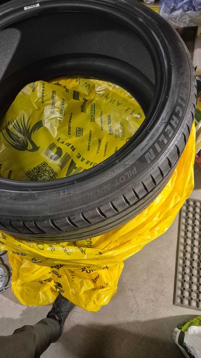 4 летни гуми Mishelin pilot sport ev 255/40/20 запазени!