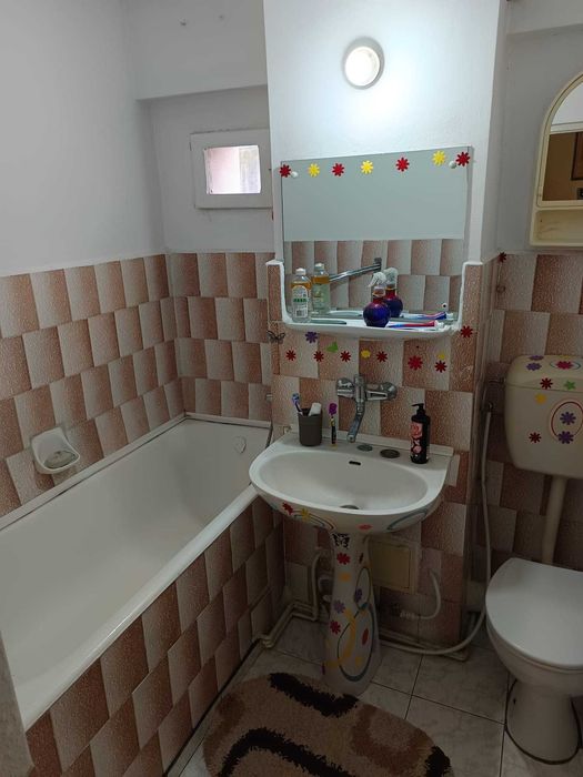 Proprietar | Închiriez 3 camere  – Bld. Unirii, Km 0 | Mobilat complet